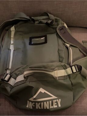 McKINLEY Olive Green Men's Backpack - Rugged Outdoor Daypack